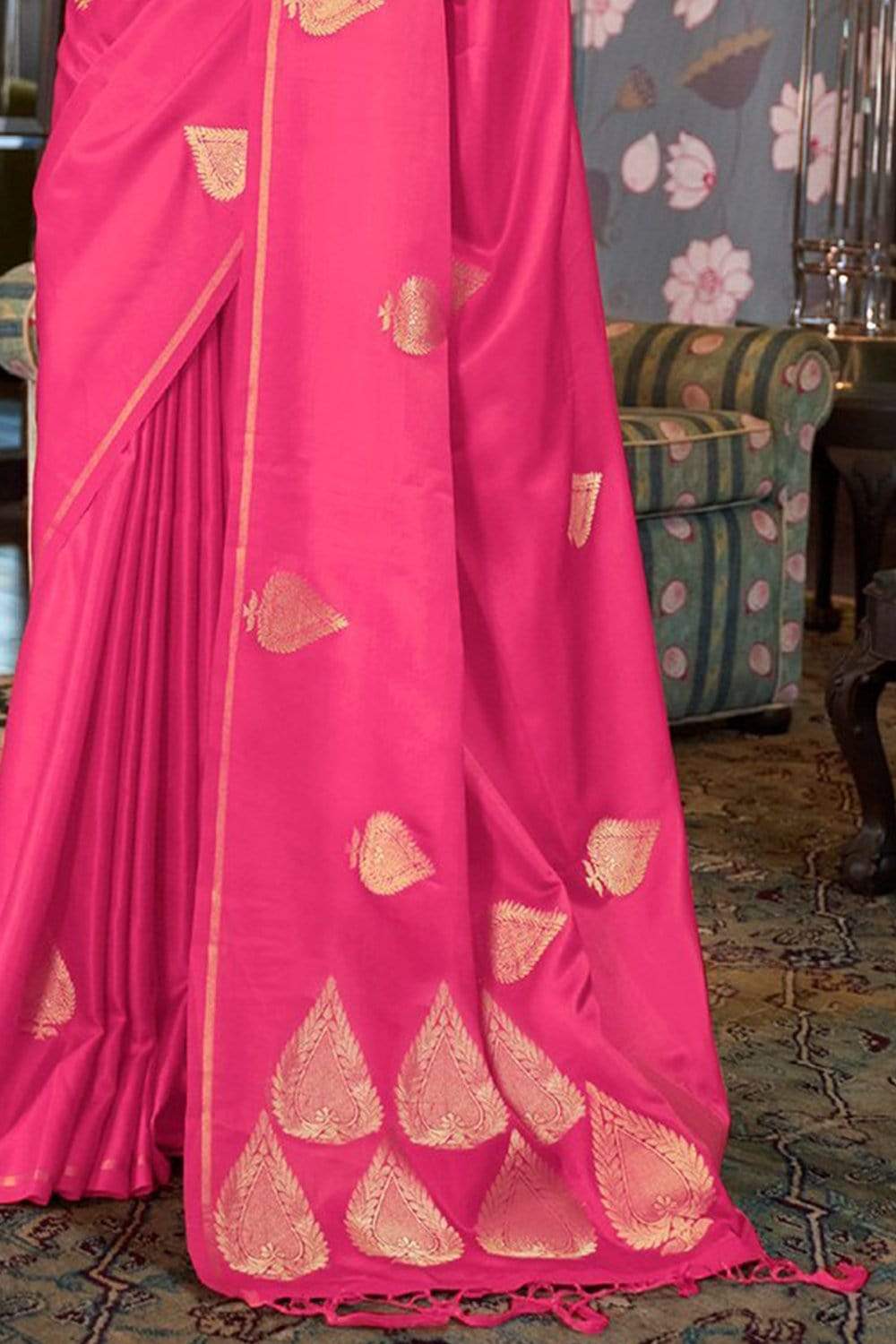 bubblegum pink zari butta banarasi saree 2