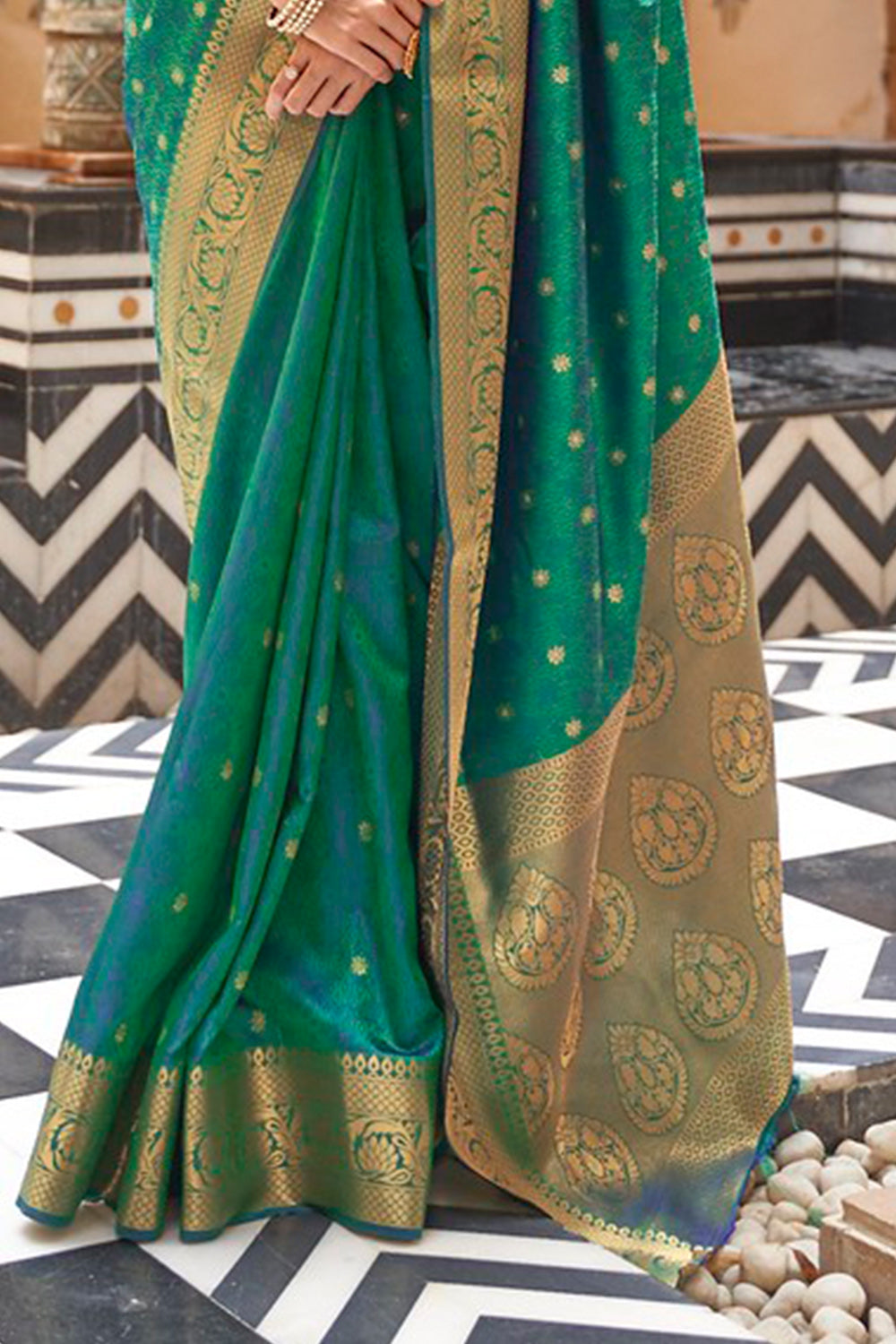 forest green kanjivaram saree 1 4