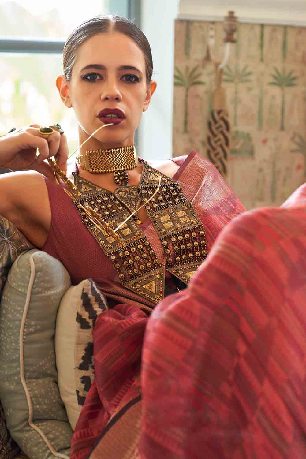 berry red organza saree 4