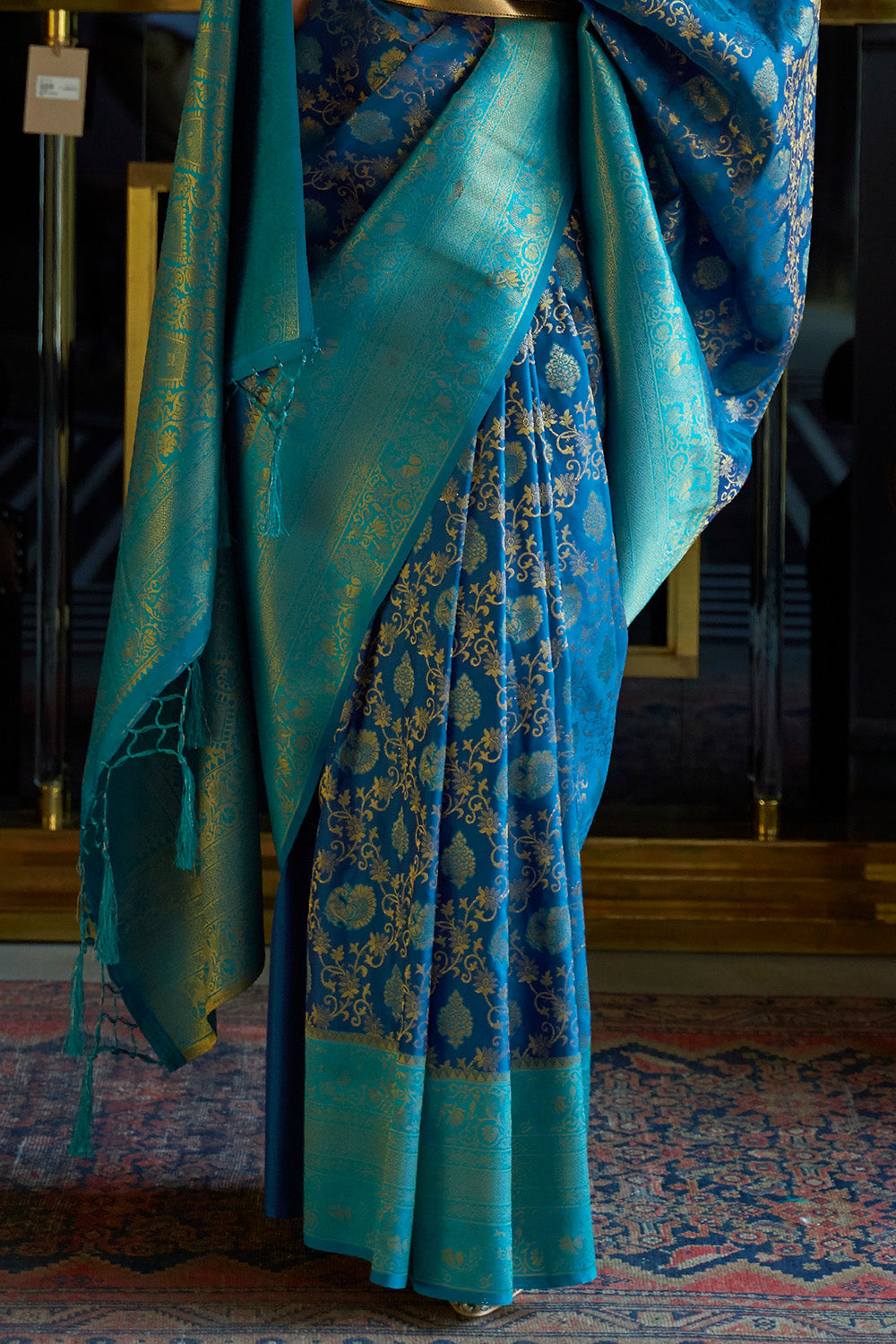 sapphire blue kanjivaram saree 2 3